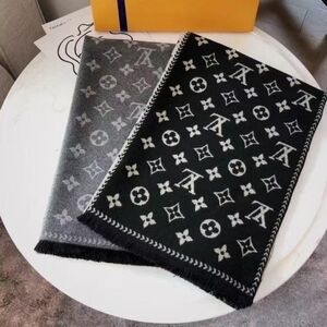 <AUTHENTIC>Louis Vuitton Scarf